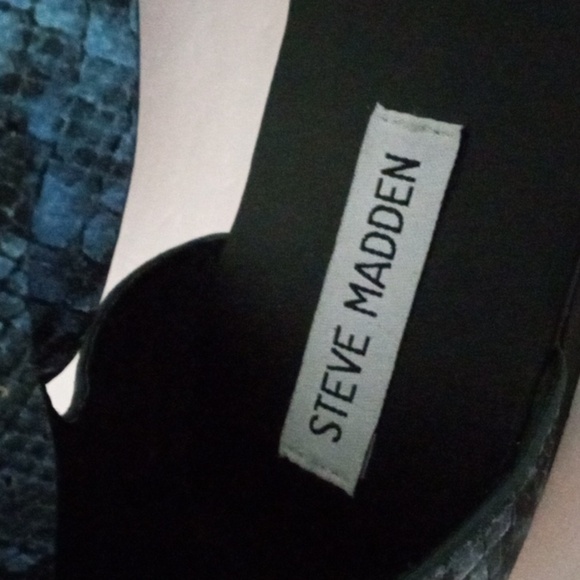 Steve Madden Gladiator Style Sandals 10B Blue Snake Print. Preowned - Picture 9 of 9